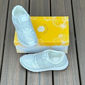 Yellow Box Cloud Sneakers • Silver Shimmer • Lightweight Slip-Ons • 8M NEW